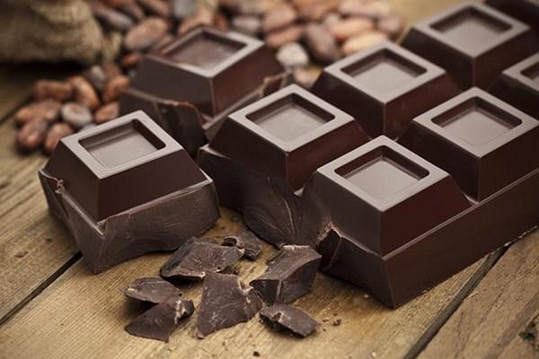 مزایای شگفت انگیز مصرف شکلات تلخ