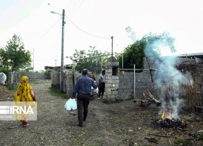 خبرنگاران پخش نذری در روستا سلیمان تپه
