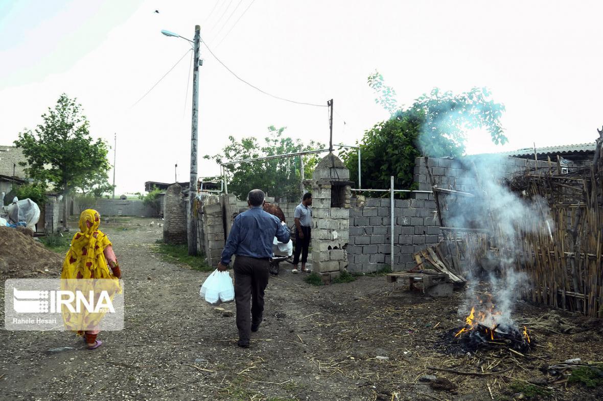 خبرنگاران پخش نذری در روستا سلیمان تپه